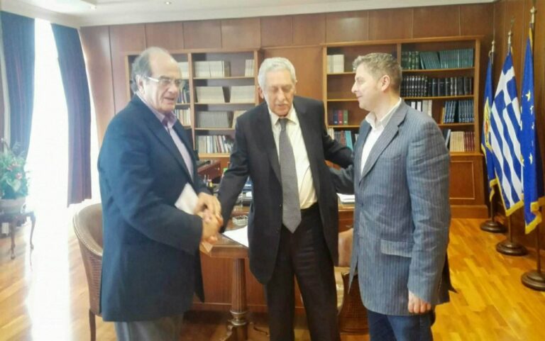 ΦΩΤΗΣ ΚΟΥΒΕΛΗΣ: «ΔΙΑΧΡΟΝΙΚΑ ΣΗΜΑΝΤΙΚΕΣ ΟΙ ΠΑΡΕΜΒΑΣΕΙΣ ΤΗΣ ΟΙΕΛΕ ΓΙΑ ΤΟ ΕΚΠΑΙΔΕΥΤΙΚΟ ΣΥΣΤΗΜΑ»- ΣΥΝΑΝΤΗΣΗ ΜΕΛΩΝ ΤΟΥ ΠΡΟΕΔΡΕΙΟΥ ΤΗΣ ΟΜΟΣΠΟΝΔΙΑΣ ΜΕ ΤΟΝ ΑΝΑΠΛ. ΥΠΟΥΡΓΟ ΕΘΝ. ΑΜΥΝΑΣ ΓΙΑ ΤΟ ΣΧΟΛΕΙΟ ΤΟΥ ΝΑΥΣΤΑΘΜΟΥ ΣΤΑ ΧΑΝΙΑ