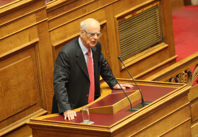 60 ΧΡΟΝΙΑ ΟΙΕΛΕ: ΣΥΝΕΝΤΕΥΞΗ ΤΟΥ ΙΣΤΟΡΙΚΟΥ ΠΡΟΕΔΡΟΥ ΤΗΣ ΒΟΥΛΗΣ ΤΩΝ ΕΛΛΗΝΩΝ ΚΑΙ ΥΠΟΥΡΓΟΥ ΠΑΙΔΕΙΑΣ ΤΗΝ ΠΕΡΙΟΔΟ 1982-86 ΑΠΟΣΤΟΛΟΥ ΚΑΚΛΑΜΑΝΗ