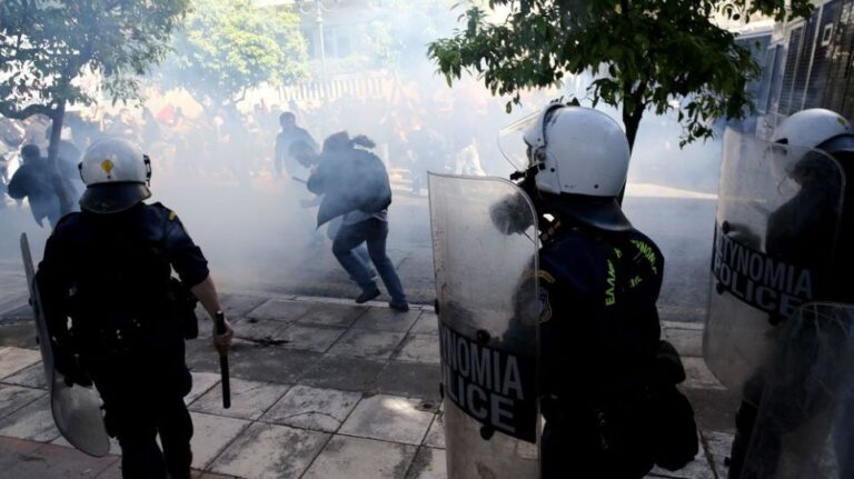 ΨΗΦΙΣΜΑ ΟΙΕΛΕ: ΚΑΤΑΔΙΚΑΖΟΥΜΕ ΑΠΕΡΙΦΡΑΣΤΑ ΤΗ ΧΡΗΣΗ ΑΚΡΑΙΑΣ ΑΣΤΥΝΟΜΙΚΗΣ ΒΙΑΣ ΕΝΑΝΤΙΟΝ ΕΚΠΑΙΔΕΥΤΙΚΩΝ