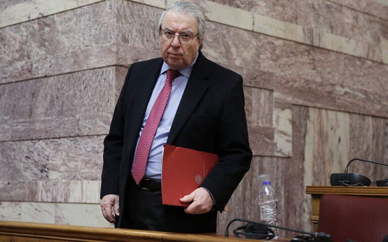 ΑΡΝΕΙΤΑΙ Ο ΠΡΟΕΔΡΟΣ ΤΩΝ ΑΡΣΑΚΕΙΩΝ κ. ΜΠΑΜΠΙΝΙΩΤΗΣ ΑΠΟΦΑΣΗ TOY ΥΠΟΥΡΓΟΥ ΠΑΙΔΕΙΑΣ ΚΑΙ TOY ΚΥΣΔΕ ΚΑΙ  ΕΠΙΚΑΛΕΙΤΑΙ ΓΙΑ ΤΟΥΣ  ΙΔΙΩΤΙΚΟΥΣ ΕΚΠΑΙΔΕΥΤΙΚΟΥΣ ΤΗΝ ΕΦΑΡΜΟΓΗ ΤΗΣ  ΕΡΓΑΤΙΚΗΣ ΝΟΜΟΘΕΣΙΑΣ