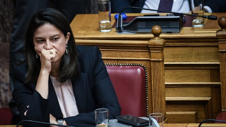 Τι φοβάται η Υπουργός Παιδείας;