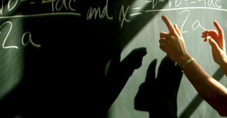 Η ΜΕΓΑΛΗ ΠΛΕΙΟΝΟΤΗΤΑ ΤΩΝ ΙΔΙΩΤΙΚΩΝ ΕΚΠΑΙΔΕΥΤΗΡΙΩΝ ΚΑΤΑΒΑΛΛΕΙ ΤΟΥΣ ΝΟΜΙΜΟΥΣ ΜΙΣΘΟΥΣ ΤΩΝ ΕΚΠΑΙΔΕΥΤΙΚΩΝ
