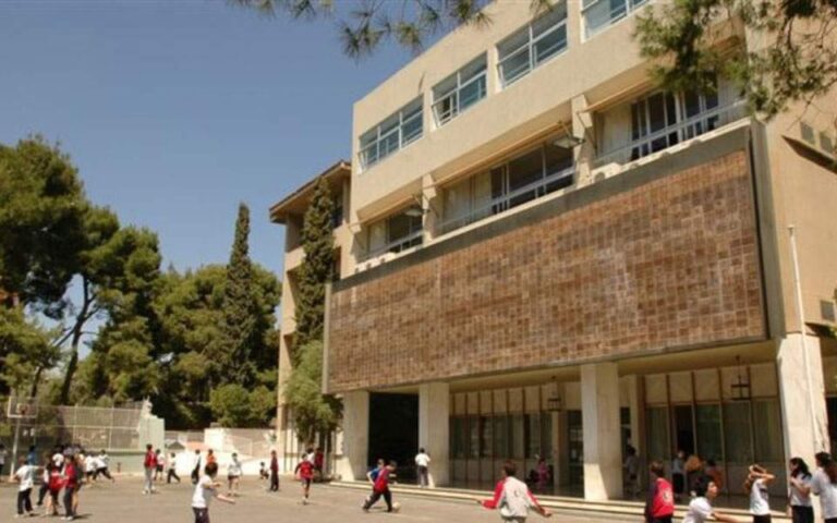 Στάση ευθύνης της Σχολής Μωραΐτη: Δεν εφαρμόζει το live streaming από τις τάξεις