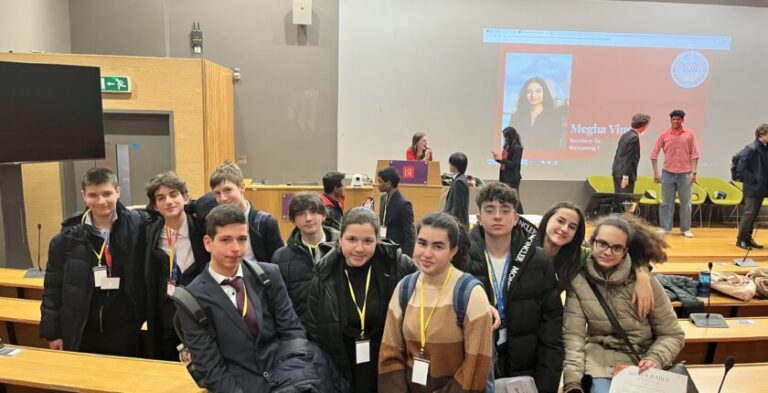 Οι μαθητές του Γυμνασίου των Μοντεσσοριανών Σχολείων-Παιδαγωγική Πρωτοπορία στο MUN του London School of Economics!